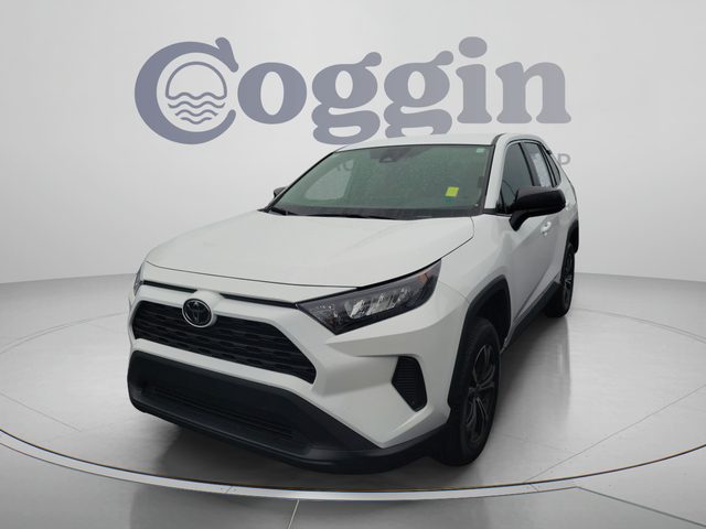 2022 Toyota RAV4 LE FWD photo