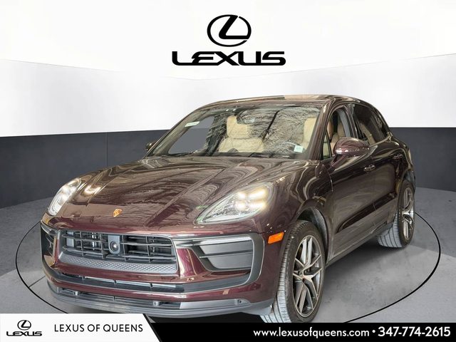 2023 Porsche Macan AWD photo