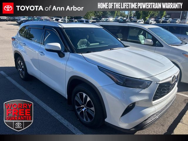 2022 Toyota Highlander XLE AWD photo