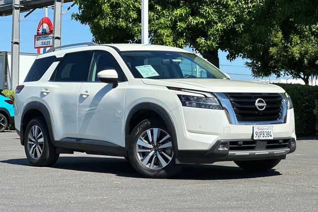 2022 Nissan Pathfinder SL 4WD photo