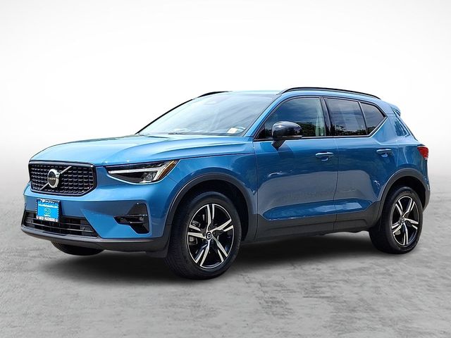 2023 Volvo XC40 Plus Dark Theme AWD photo