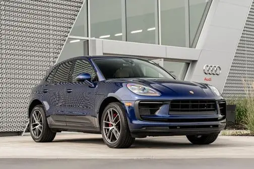 2022 Porsche Macan S AWD photo