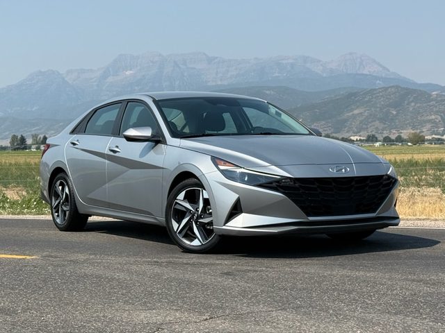 2023 Hyundai Elantra SEL FWD photo