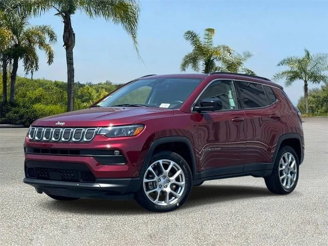 2022 Jeep Compass Latitude Lux 4WD photo