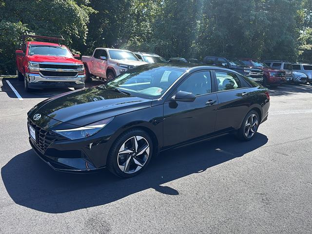 2023 Hyundai Elantra SEL FWD photo