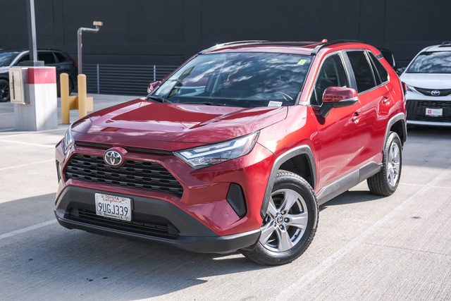 2022 Toyota RAV4 XLE FWD photo