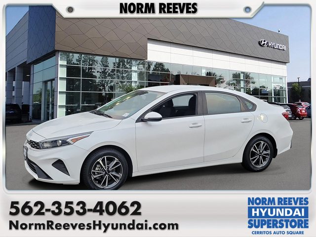 2023 Kia Forte LXS FWD photo
