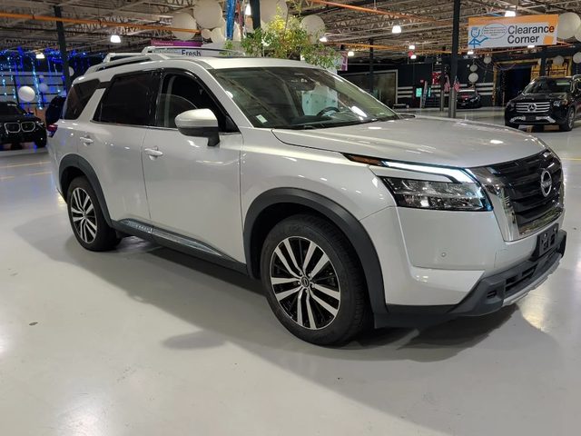 2023 Nissan Pathfinder Platinum 4WD photo