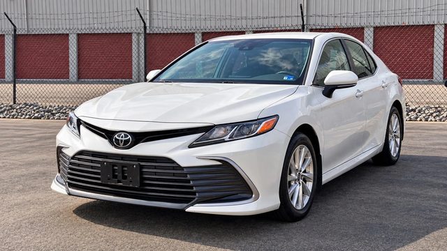 2023 Toyota Camry LE FWD photo