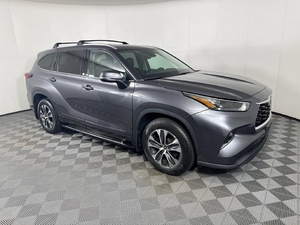 2022 Toyota Highlander XLE AWD photo