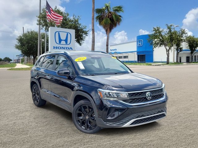 2023 Volkswagen Taos SE AWD photo