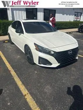 2023 Nissan Altima 2.5 SR FWD photo