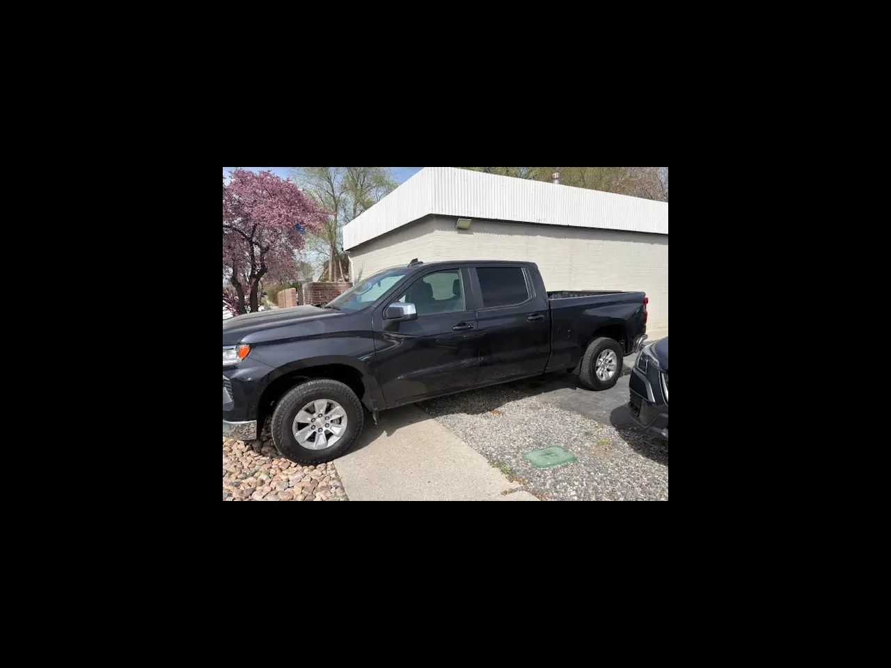 2022 Chevrolet Silverado 1500 LT 4WD photo