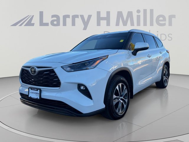 2022 Toyota Highlander XLE AWD photo