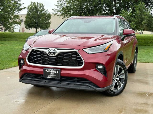 2022 Toyota Highlander XLE AWD photo