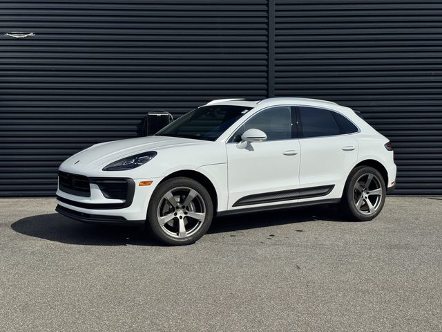 2023 Porsche Macan  AWD photo