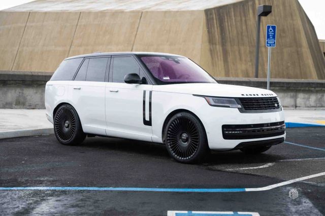 2023 Land Rover Range Rover SE AWD photo