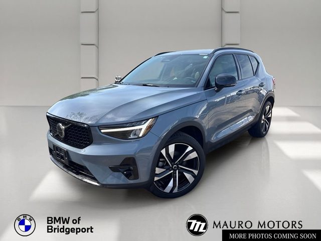 2023 Volvo XC40 Plus Dark Theme AWD photo
