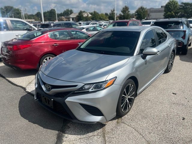 2020 Toyota Camry SE FWD photo