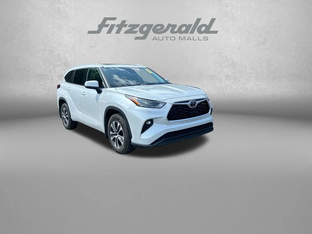 2022 Toyota Highlander XLE AWD photo