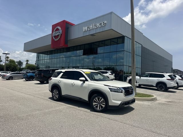 2023 Nissan Pathfinder SL 4WD photo