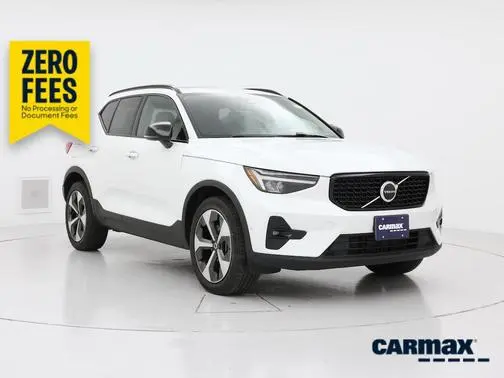 2023 Volvo XC40 Plus Dark Theme AWD photo