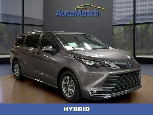 2022 Toyota Sienna XLE FWD photo