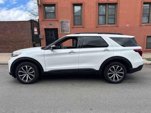 2022 Ford Explorer ST-Line 4WD photo