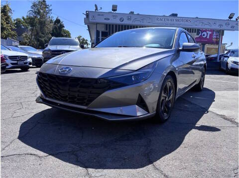 2023 Hyundai Elantra SEL FWD photo