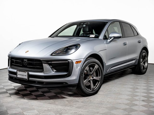 2023 Porsche Macan  AWD photo