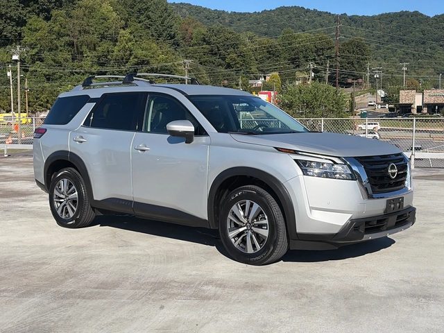 2023 Nissan Pathfinder SL 4WD photo