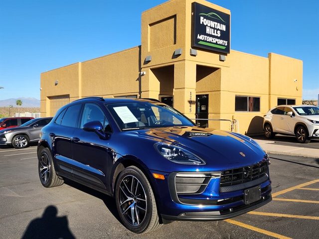 2022 Porsche Macan  AWD photo
