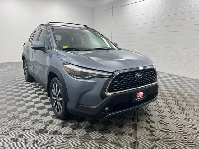 2022 Toyota Corolla Cross XLE AWD photo
