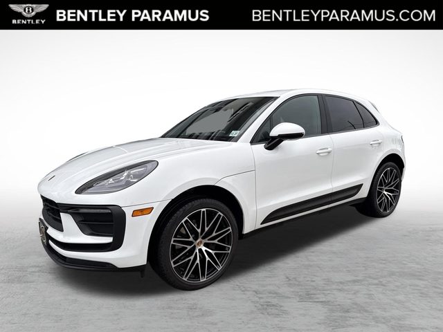 2023 Porsche Macan AWD photo