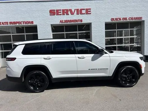 2023 Jeep Grand Cherokee L Altitude 4WD photo