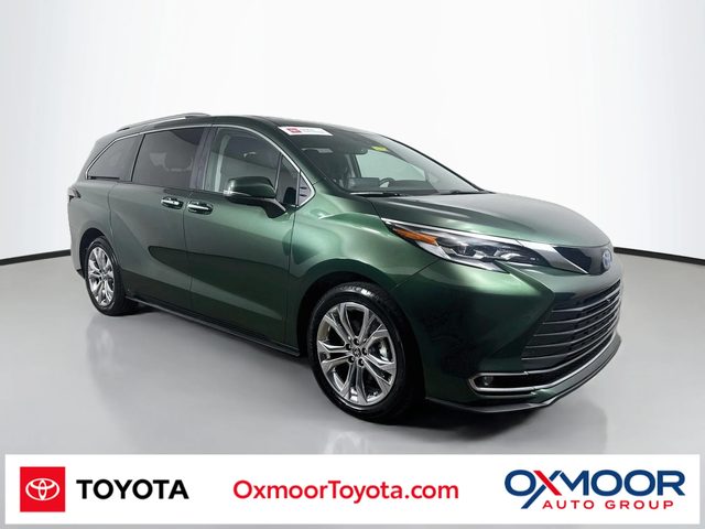 2022 Toyota Sienna Platinum FWD photo