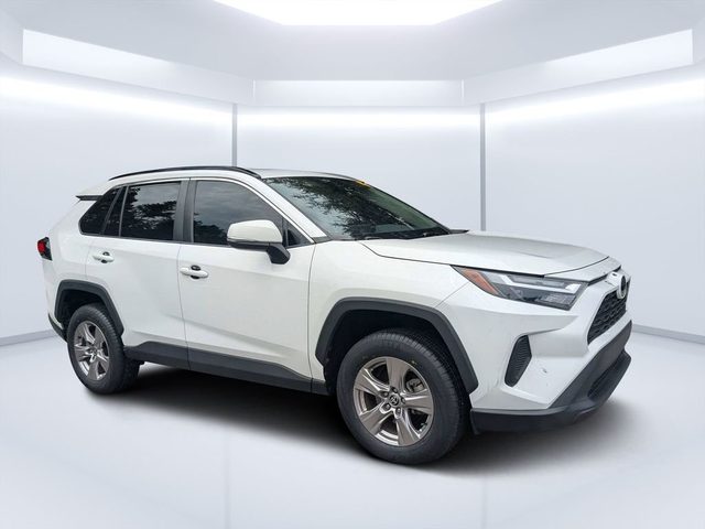 2022 Toyota RAV4 XLE FWD photo