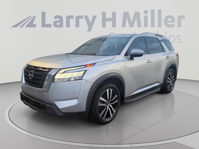 2023 Nissan Pathfinder Platinum FWD photo