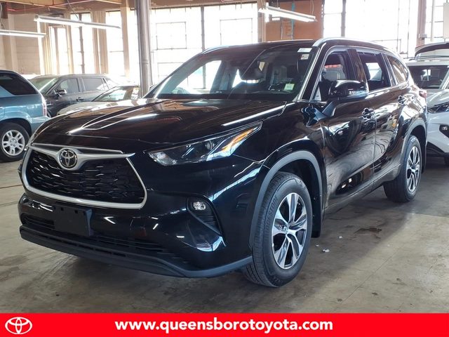 2022 Toyota Highlander XLE AWD photo