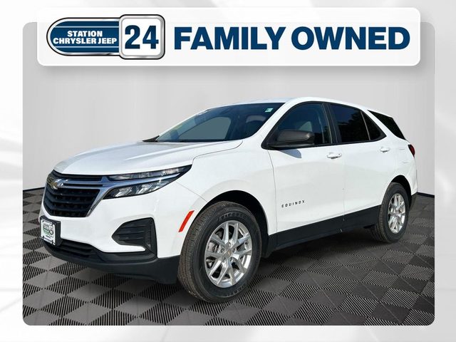 2022 Chevrolet Equinox LS AWD photo