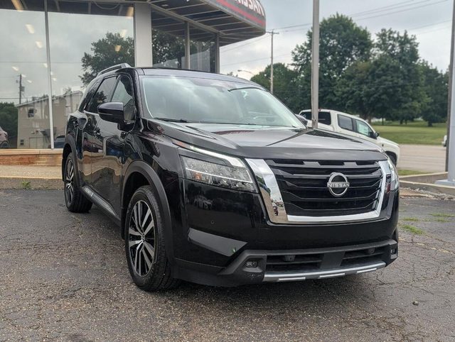 2023 Nissan Pathfinder Platinum 4WD photo