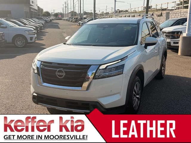 2023 Nissan Pathfinder SL 4WD photo