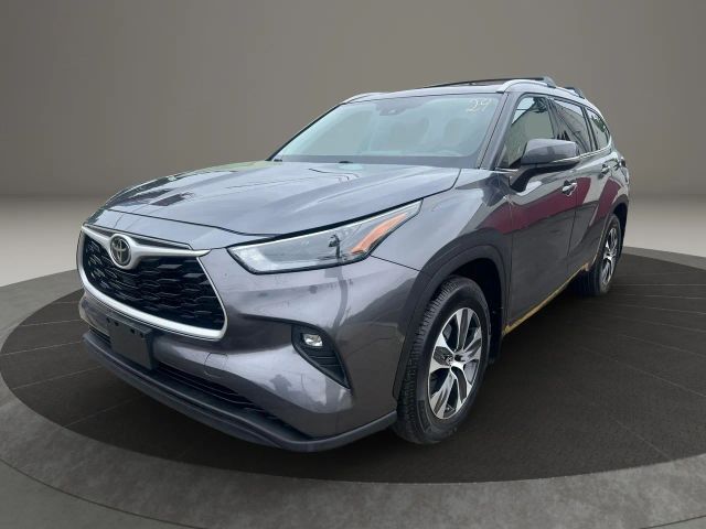 2022 Toyota Highlander XLE AWD photo