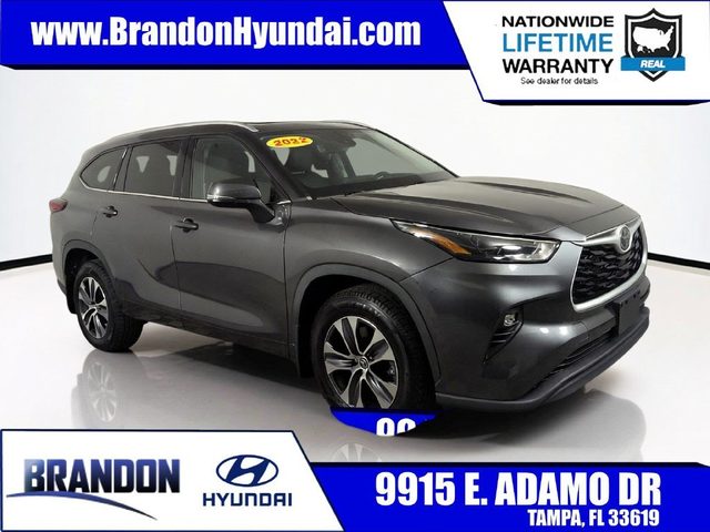 2022 Toyota Highlander XLE AWD photo