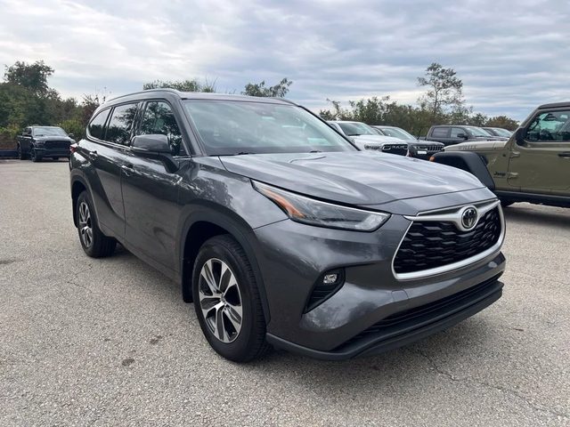 2022 Toyota Highlander XLE AWD photo