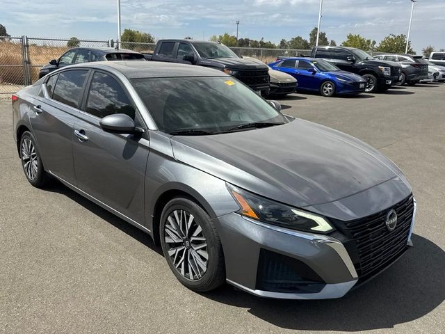2023 Nissan Altima 2.5 SV FWD photo