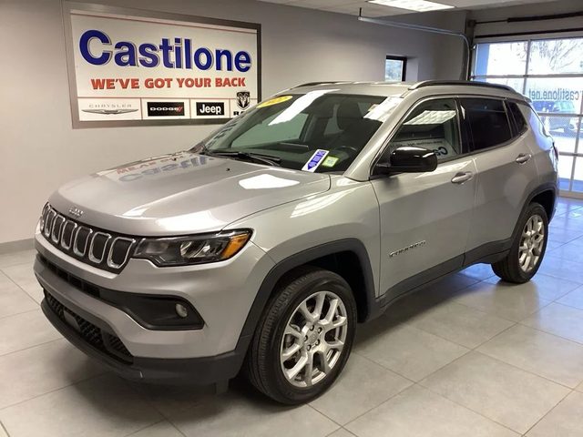 2022 Jeep Compass Latitude Lux 4WD photo