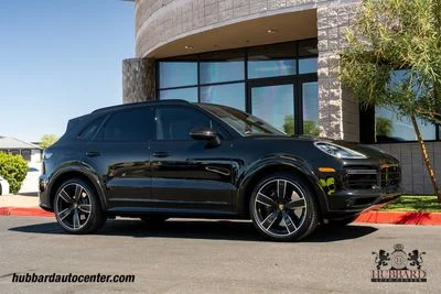 2023 Porsche Cayenne Turbo AWD photo