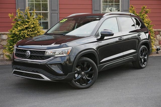 2023 Volkswagen Taos SE AWD photo