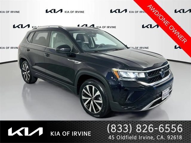 2023 Volkswagen Taos SE AWD photo
